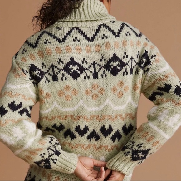 Mint Turtleneck - Picture 4 of 11